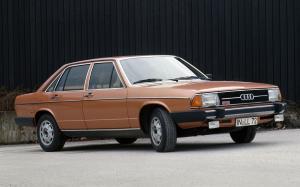 Audi 100 5E 1977 года